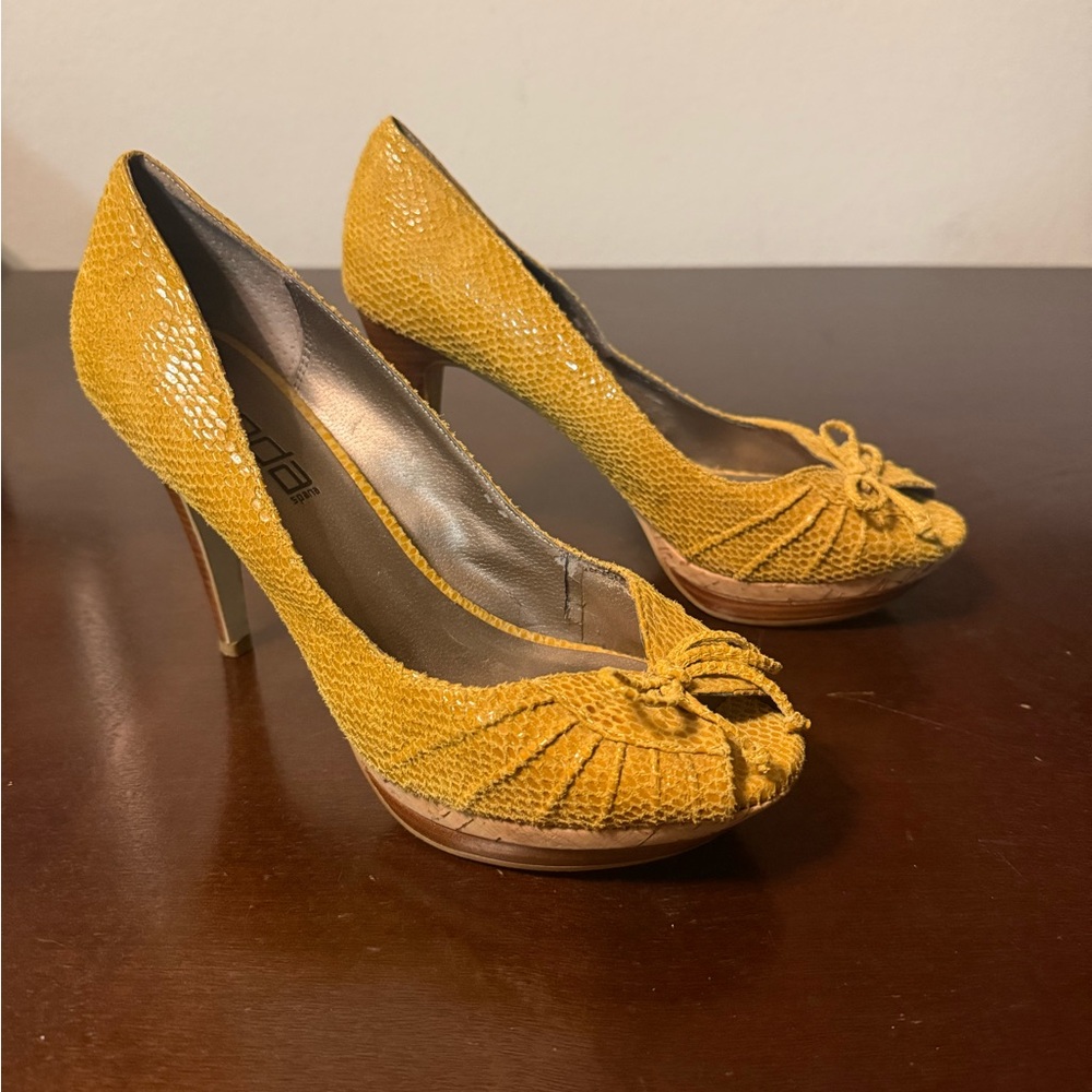 Moda Yellow Peep-Toe Heels - Size 8 1/2